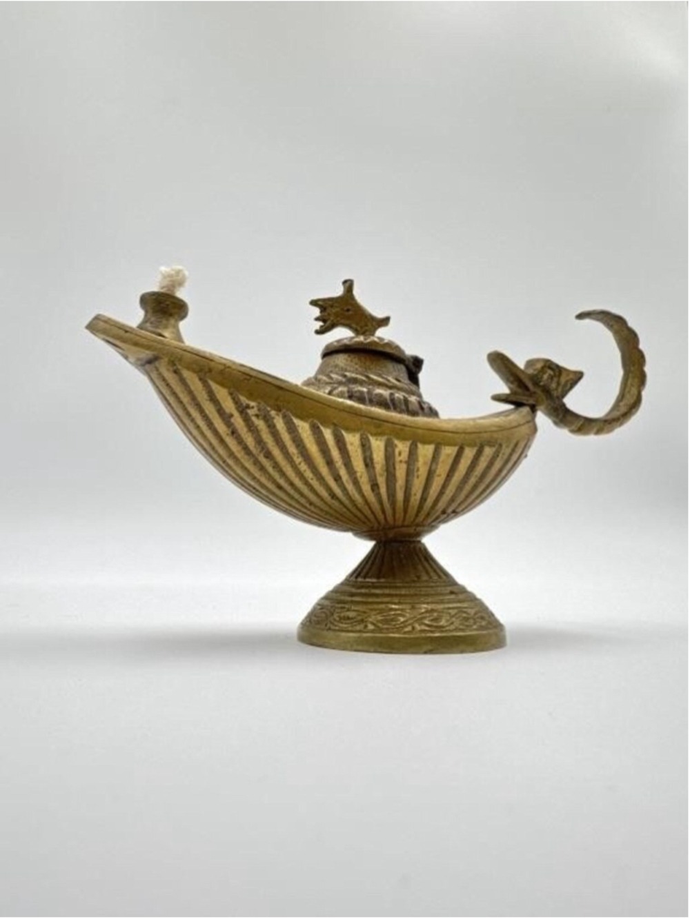 Aladdin Genie Vintage Oil Lamp, Brass Vintage - Picture 2 of 4